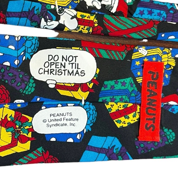 Peanuts Christmas Tie - Picture 5 of 6